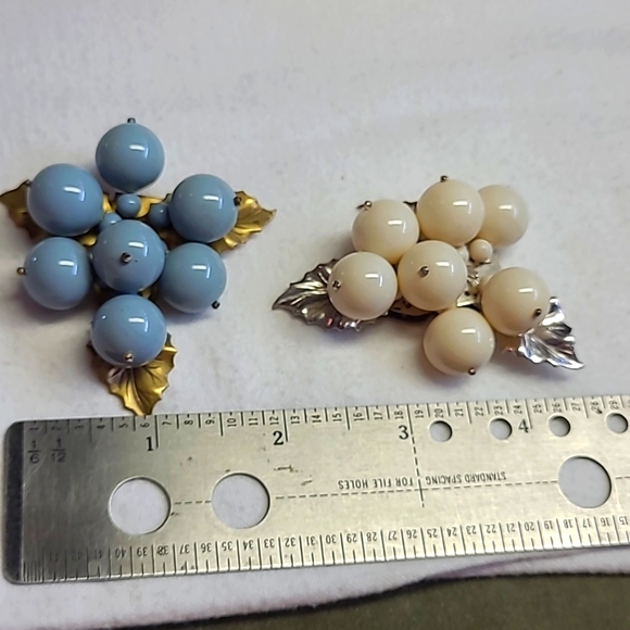 Pair of Miriam Haskell Dress Clips - Picture 4 of 4